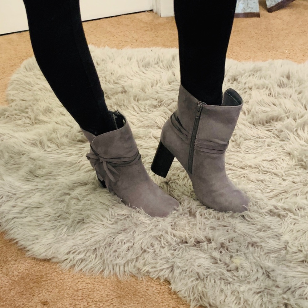 CHRISTIAN SIRIANO Grey Boots Size 8.5